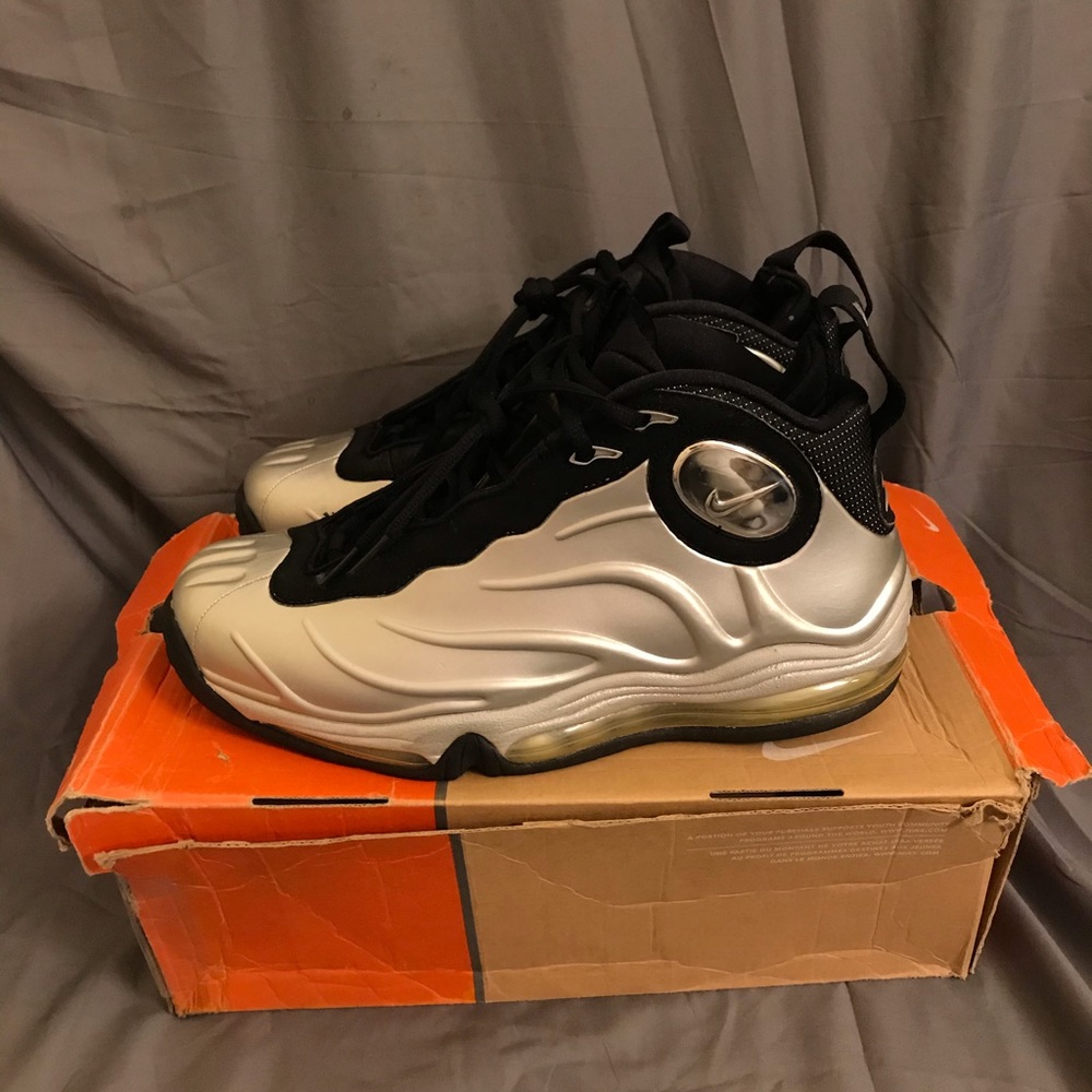 Tim Duncan foamposite size 9 1/2